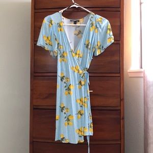 Adorable Lemon Wrap dress!